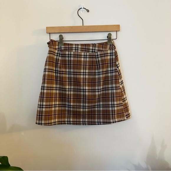 Brandy Melville Emerson Plaid Mini Skirt - Picture 4 of 9